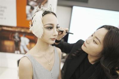 8歲至63歲，上海大劇院零基礎芭蕾女團以舞臺藝術造型乘風破浪